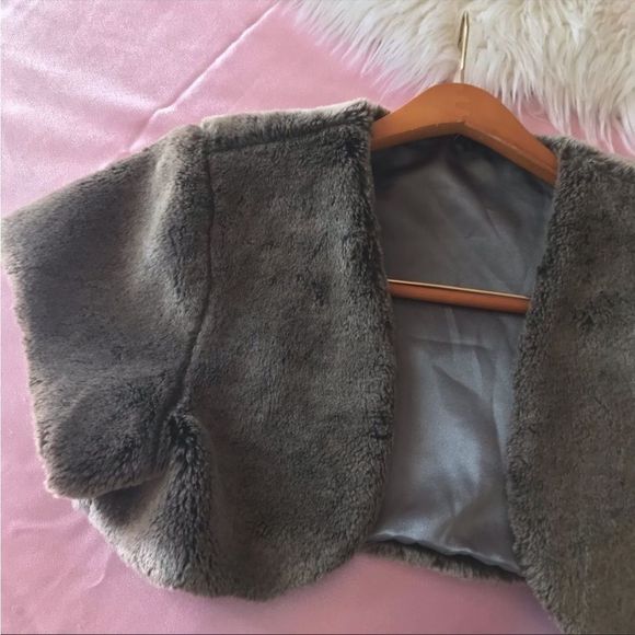 Beautiful Brown Faux Fur Vest - Picture 6 of 9